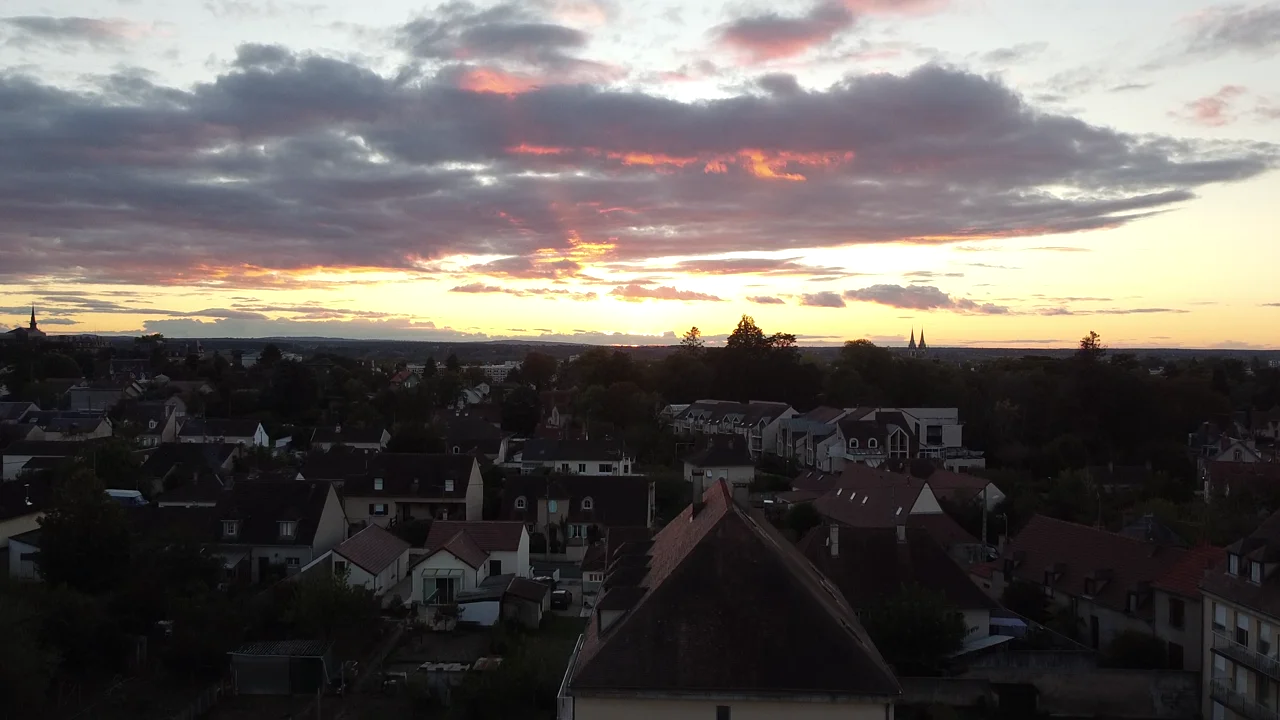 Coucher de soleil sur la ville d'Yzeure